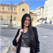 Me defino como una persona dinámica, proactiva y con mucha vocación para trabajar con los niños en el área de la enseñanza.